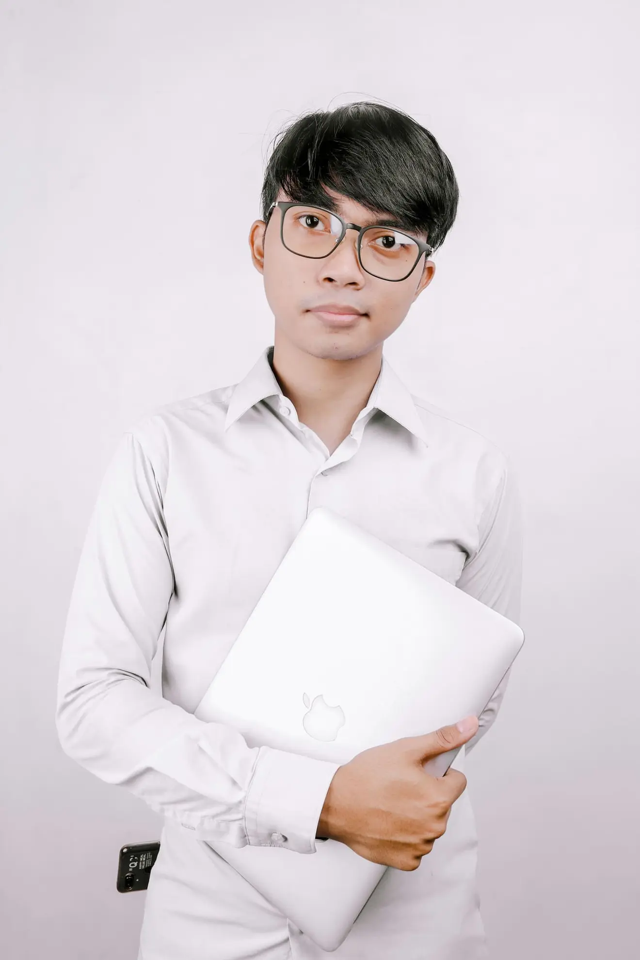 A founder with a laptop: at a 10,000 dollar daily ceiling the transfer schedule is part of the immigration plan, so the first date to fix is the day the money starts moving, not the day the dossier is filed